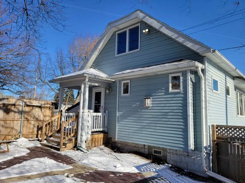 Photo of 122 W Maple St, Milwaukee, WI 53204 (MLS # 1946193)