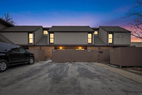 Photo of 1621 W Edgerton Ave, Milwaukee, WI 53221 (MLS # 1952090)