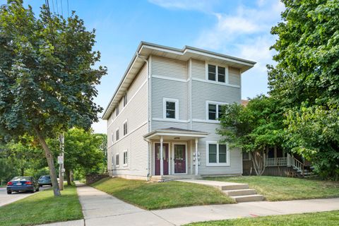 Photo of 3101 N Newhall St, Milwaukee, WI 53211 (MLS # 1930015)