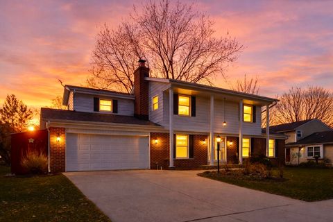 Photo of 416 S Comanche Ln, Waukesha, WI 53188 (MLS # 1955710)