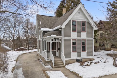 Photo of W61N669 Mequon Ave, Cedarburg, WI 53012 (MLS # 1945715)