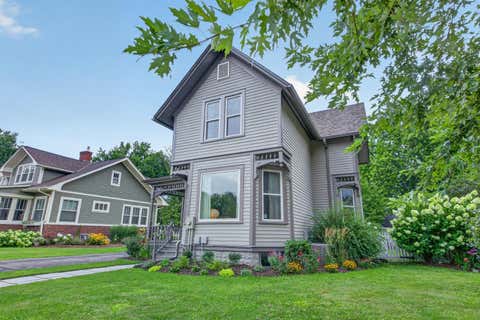 Photo of 415 N Oakwood Ave, Oconomowoc, WI 53066 (MLS # 1975122)