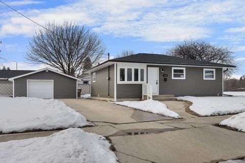 Photo of 1703 84th Pl, Kenosha, WI 53143 (MLS # 1950039)
