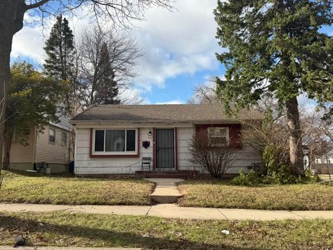 Photo of 5733 W custer Ave, Milwaukee, WI 53218 (MLS # 1958350)