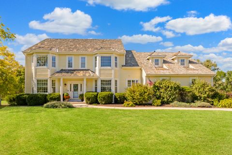 Photo of 11425 N Carriage Ct, Mequon, WI 53092 (MLS # 1935437)