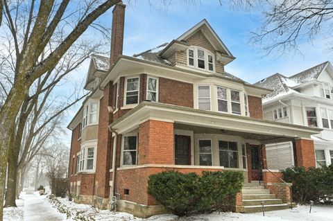Photo of 3284 N Shepard Ave, Milwaukee, WI 53211 (MLS # 1947616)