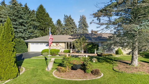 Photo of 4303 E Parke Ridge Ln, Sheboygan, WI 53083 (MLS # 1984456)