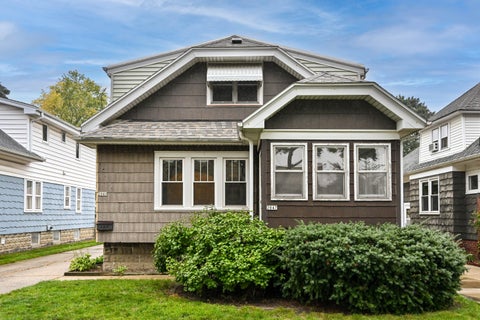 Photo of 2047 S 86th St, West Allis, WI 53227 (MLS # 1983128)