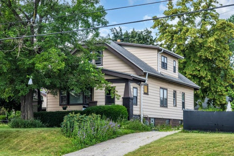Photo of 3857 S 35th St, Greenfield, WI 53221 (MLS # 1970914)