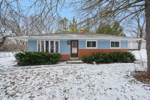 Photo of 3927 W Acre Ave, Franklin, WI 53132 (MLS # 1946443)