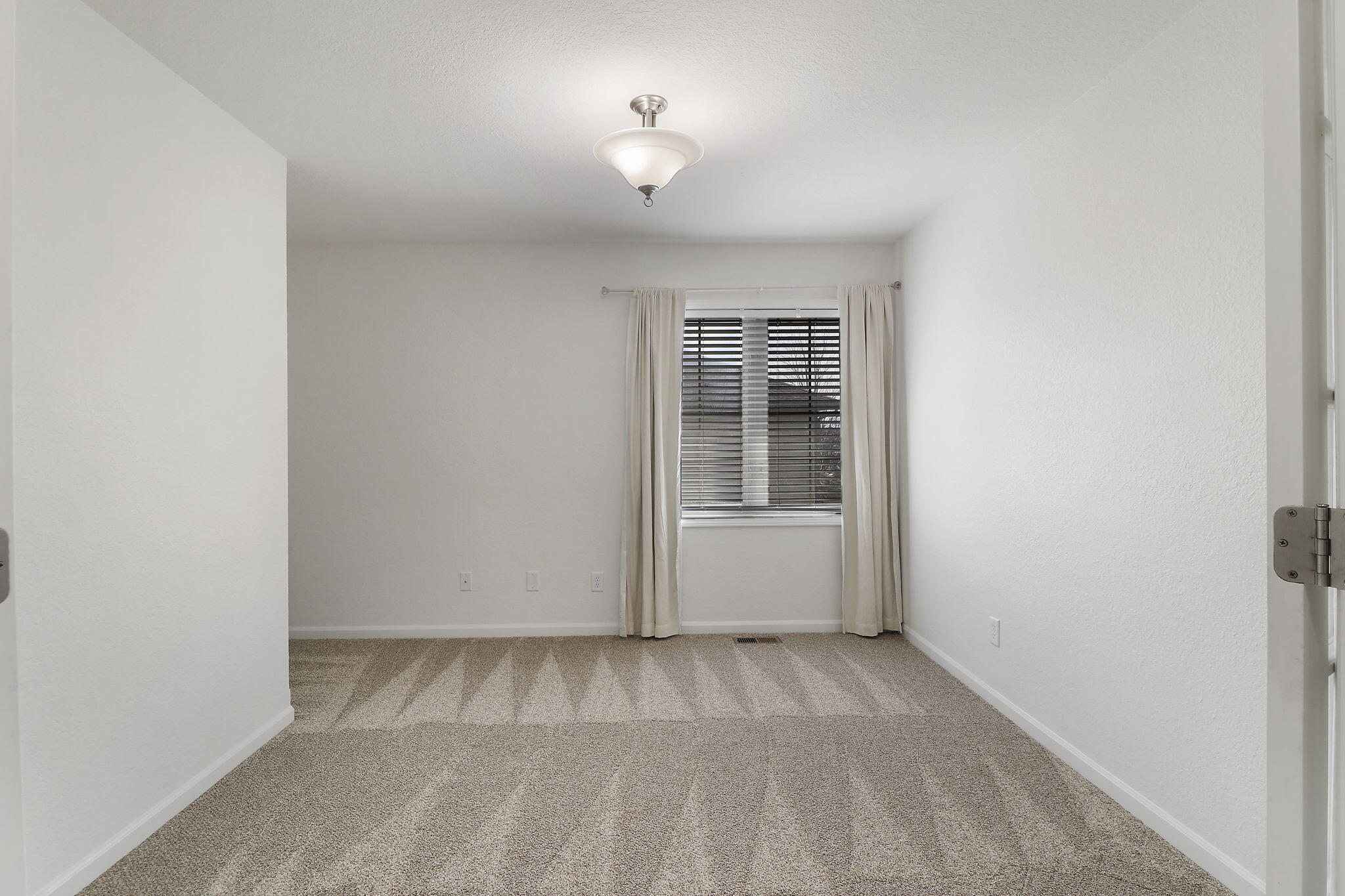 Kenosha, Wisconsin 53144, United States, 2 Bedrooms Bedrooms, ,3 BathroomsBathrooms,Residential,Active,80983