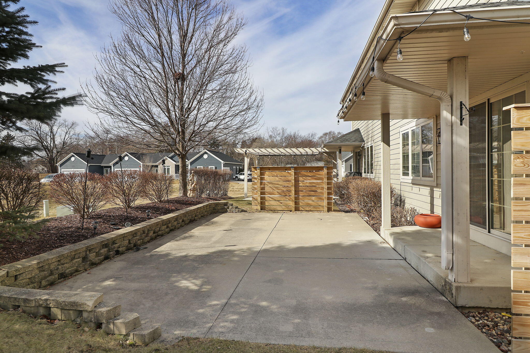 Kenosha, Wisconsin 53144, United States, 2 Bedrooms Bedrooms, ,3 BathroomsBathrooms,Residential,Active,80983