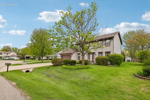 Photo of 856 Uhen Ct, Burlington, WI 53105 (MLS # 1961212)