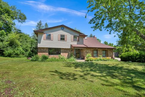 Photo of 10124 W Vera Ave, Milwaukee, WI 53224 (MLS # 1967326)