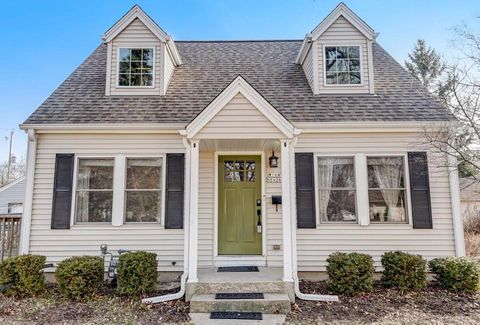 Photo of W164N8426 Hiawatha Ave, Menomonee Falls, WI 53051 (MLS # 1970352)