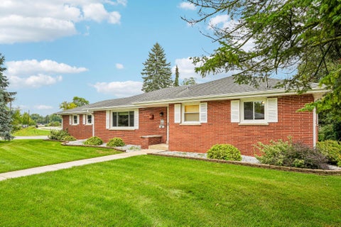 Photo of W170N9364 Woodlawn Dr, Menomonee Falls, WI 53051 (MLS # 1979503)