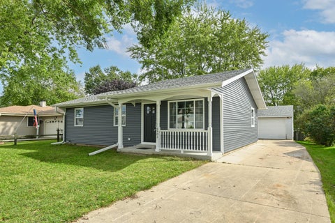 Photo of 6901 Middle Rd, Caledonia, WI 53402 (MLS # 1981304)