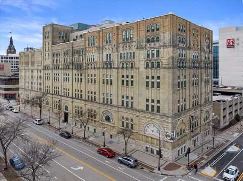 Photo of 270 E Highland Ave, Milwaukee, WI 53202 (MLS # 1948313)