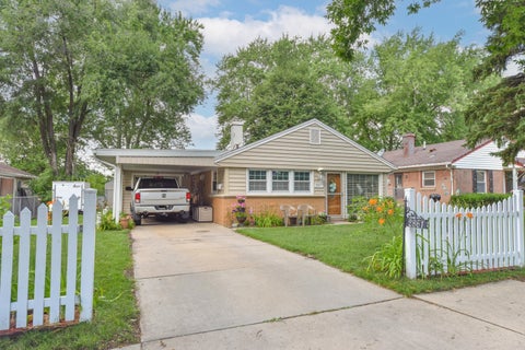 Photo of 2861 S 55th St, Milwaukee, WI 53219 (MLS # 1975292)