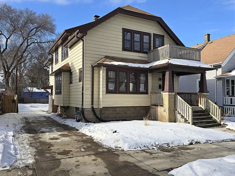 Photo of 4839 N 18th St, Milwaukee, WI 53209 (MLS # 1949268)
