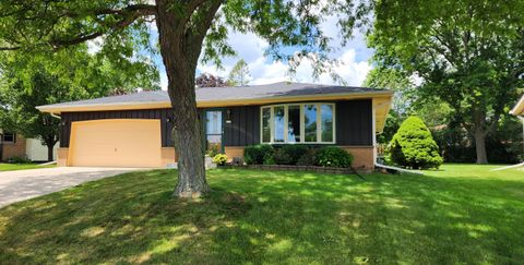 Photo of 7607 S Clement Ave, Oak Creek, WI 53154 (MLS # 1925343)