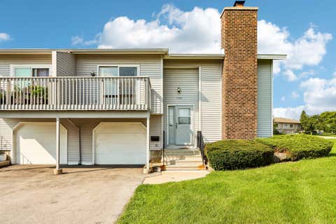 Photo of 10354 W Parkwood Dr, Franklin, WI 53132 (MLS # 1977141)