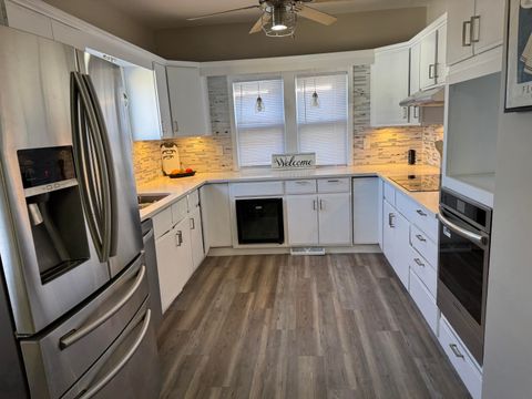 Photo of 3716 W Branting Ln, Milwaukee, WI 53215 (MLS # 1955161)