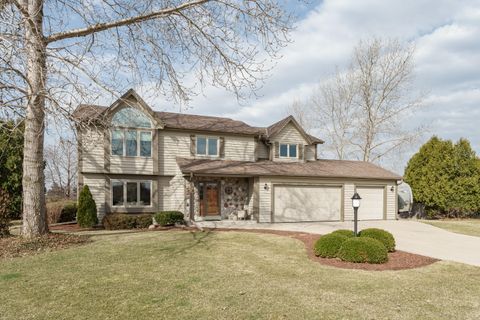Photo of N106W14764 Harrison Cir, Germantown, WI 53022 (MLS # 1955571)