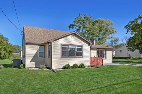 Photo of 712 15th Ave, Union Grove, WI 53182 (MLS # 1985577)