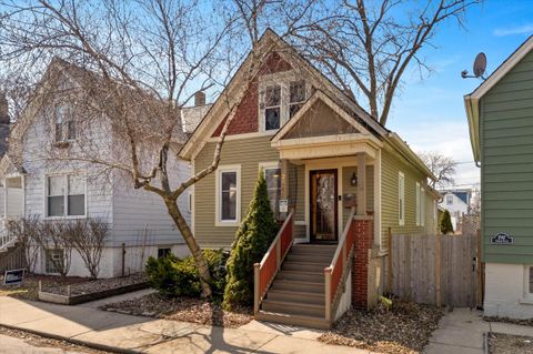 Photo of 2563 N Gordon Pl, Milwaukee, WI 53212 (MLS # 1911618)