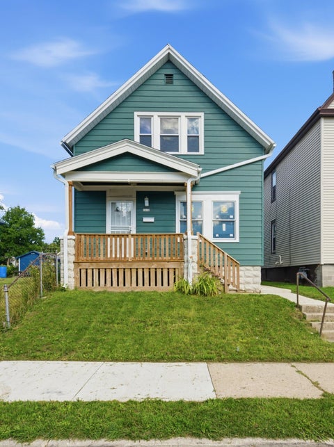 Photo of 2618 N 24th Pl, Milwaukee, WI 53206 (MLS # 1981123)