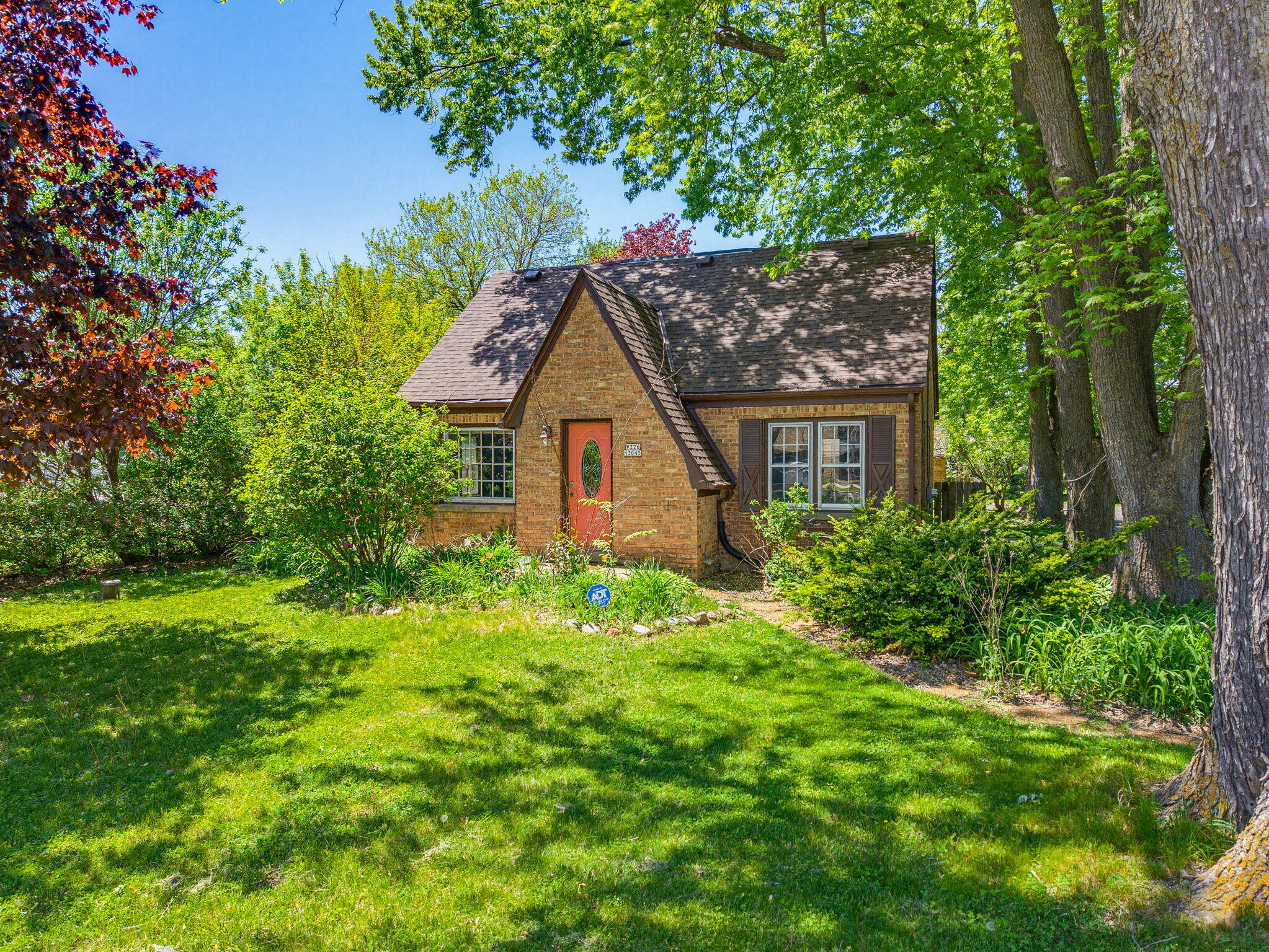2-web-or-mls-w226n3045-duplainville-rd