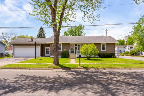 Photo of 429 6th Ave N, Onalaska, WI 54650 (MLS # 1960546)