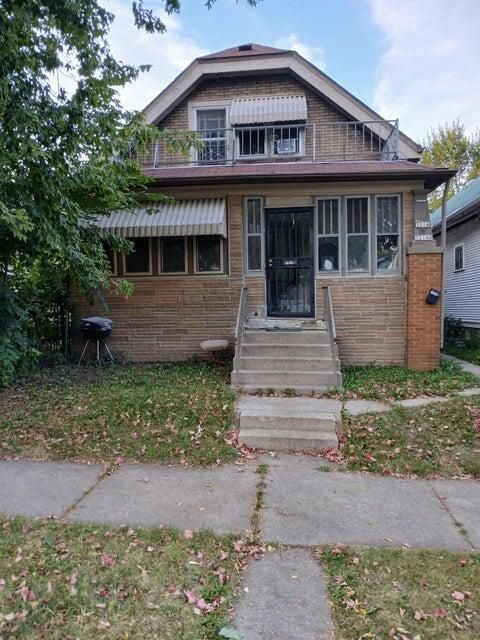 Photo of 3214 W Fairmount Ave, Milwaukee, WI 53209 (MLS # 1952097)