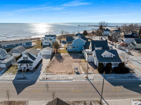 Photo of 911 17th St, Two Rivers, WI 54241 (MLS # 1948054)