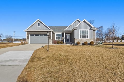 Photo of N55W20134 Magnolia Ln, Menomonee Falls, WI 53051 (MLS # 1951264)