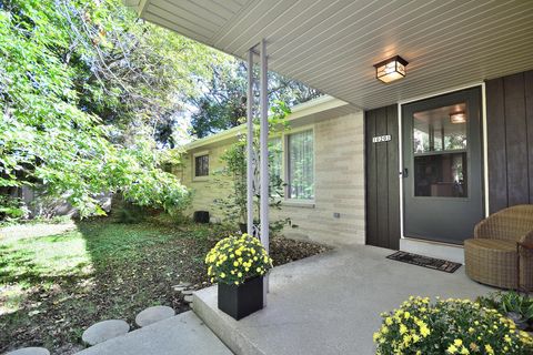 10201 Brookside Dr, Hales Corners, WI 53130 - #: 1937773