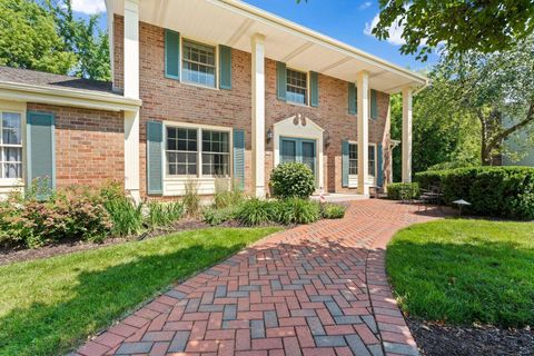 Photo of 21330 Almesbury Ct, Brookfield, WI 53045 (MLS # 1924692)