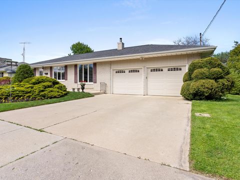 Photo of 2014 Lexington Dr, Manitowoc, WI 54220 (MLS # 1963861)