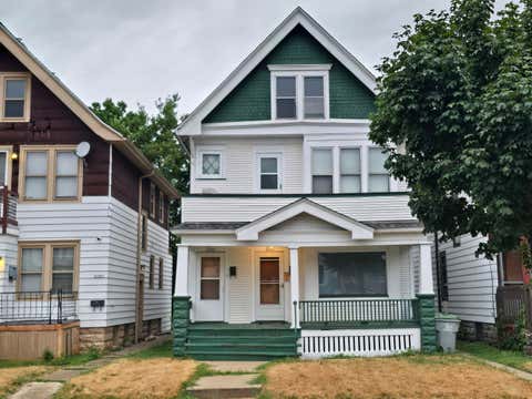 Photo of 3720 W Dorothy Pl, Milwaukee, WI 53215 (MLS # 1973542)