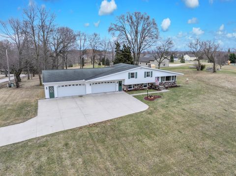 Photo of W8090 Thomaswood Trl, Lamartine, WI 54937 (MLS # 1957793)
