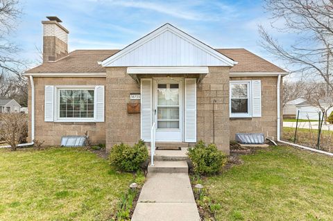 Photo of 3873 S 56Th St, Greenfield, WI 53220 (MLS # 1957190)