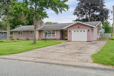 Photo of 614 Gilster St, Onalaska, WI 54650 (MLS # 1981936)