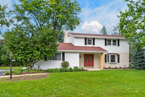 Photo of 21300 Astolat Dr, Brookfield, WI 53045 (MLS # 1981988)