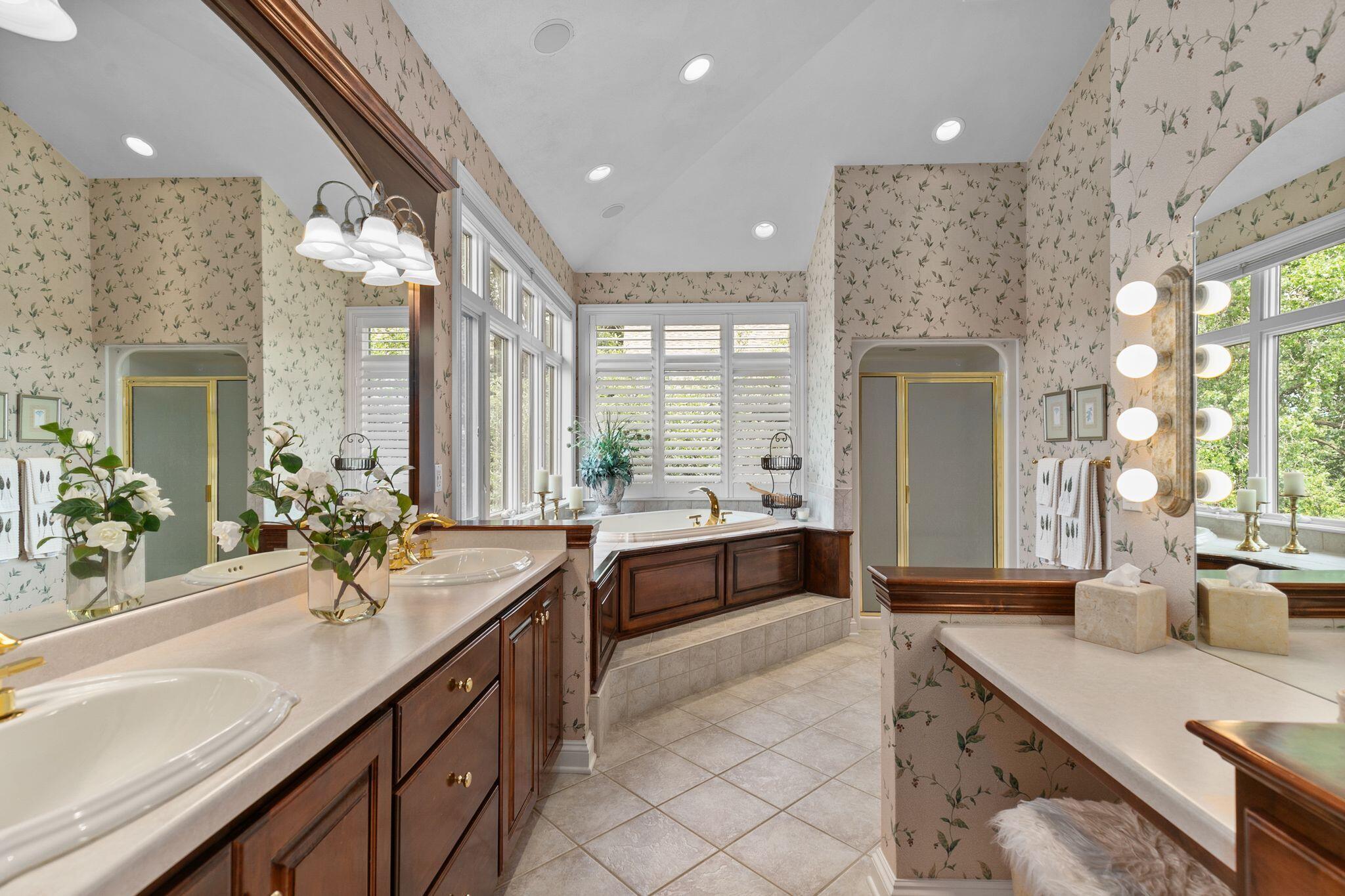 Appleton, Wisconsin 54915, United States, 4 Bedrooms Bedrooms, ,5 BathroomsBathrooms,Residential,Active,136594