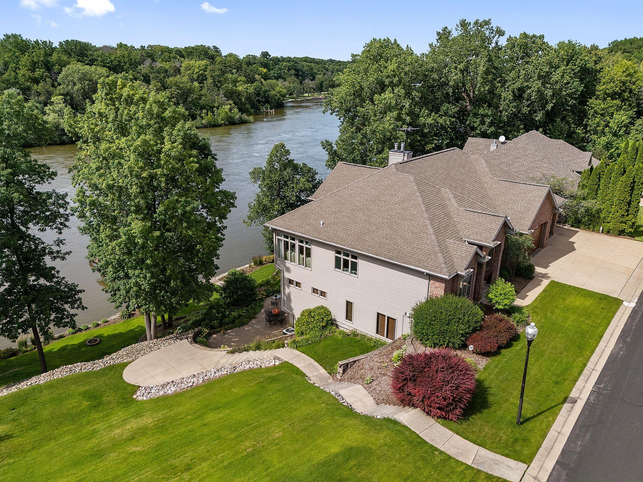 Appleton, Wisconsin 54915, United States, 4 Bedrooms Bedrooms, ,5 BathroomsBathrooms,Residential,Active,136594