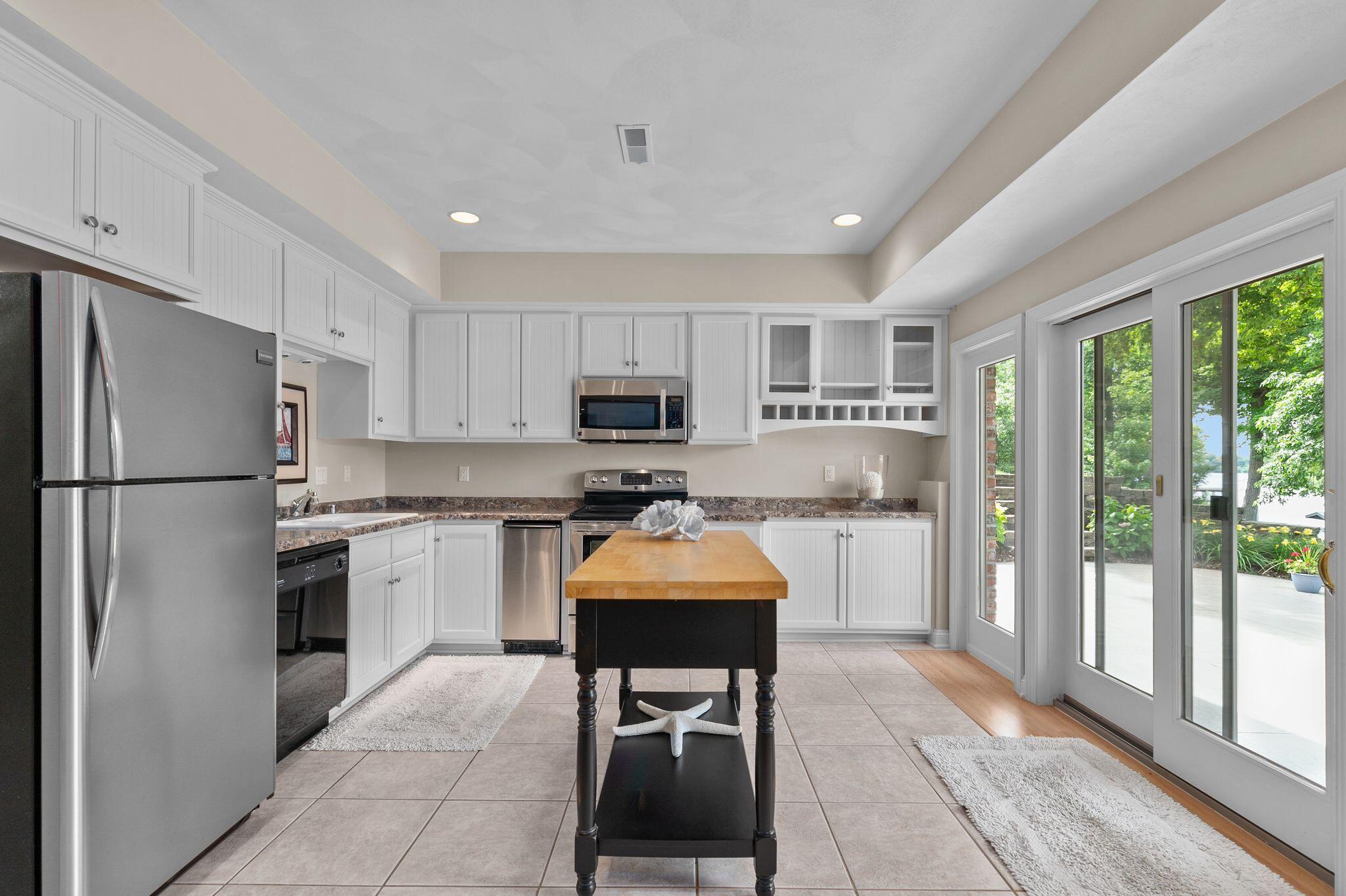 Appleton, Wisconsin 54915, United States, 4 Bedrooms Bedrooms, ,5 BathroomsBathrooms,Residential,Active,136594