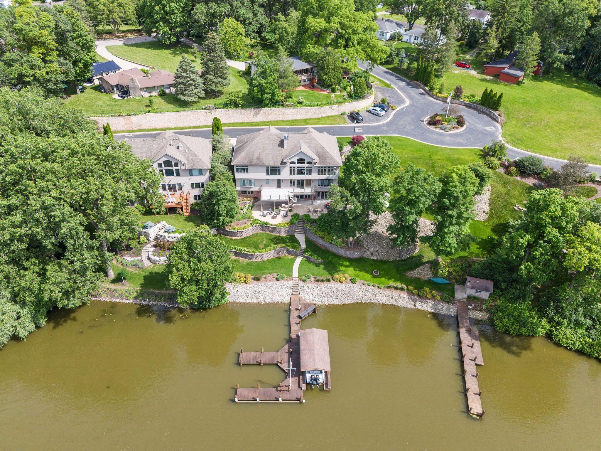 Appleton, Wisconsin 54915, United States, 4 Bedrooms Bedrooms, ,5 BathroomsBathrooms,Residential,Active,136594