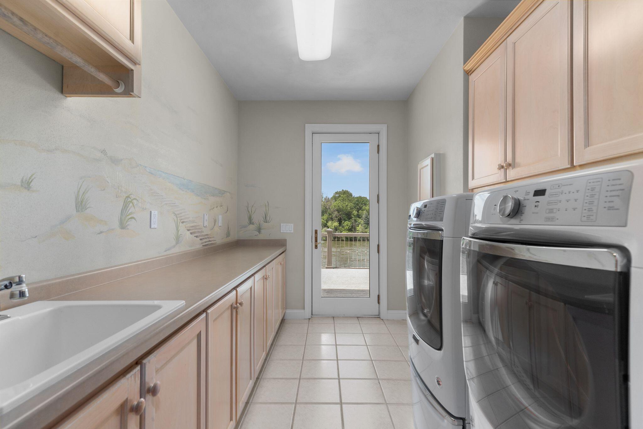 Appleton, Wisconsin 54915, United States, 4 Bedrooms Bedrooms, ,5 BathroomsBathrooms,Residential,Active,136594