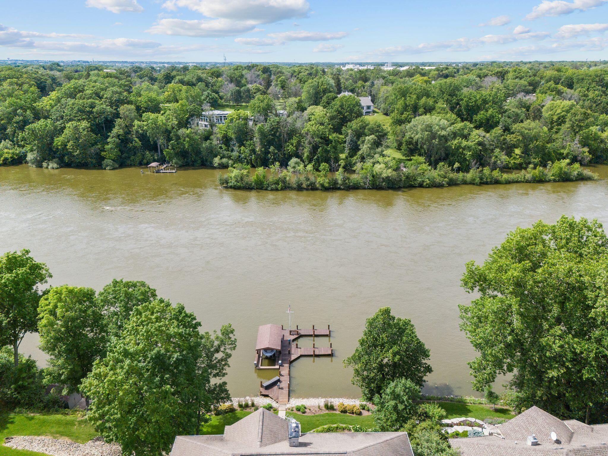 Appleton, Wisconsin 54915, United States, 4 Bedrooms Bedrooms, ,5 BathroomsBathrooms,Residential,Active,136594